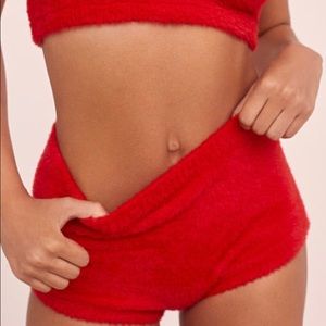 For Love and Lemons Fiona sleep short.